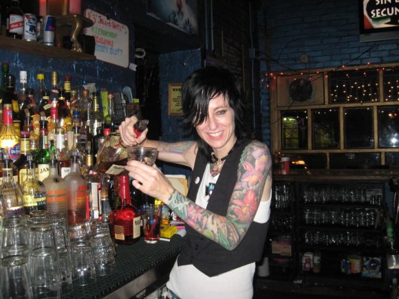 Bartender LESLIE VAN STEFAN