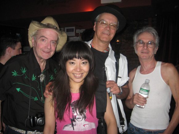 LEEE CHILDERS (photog.), HITOMI (STATUES OF LIBERTY), WALTER LURE *WALDOS) and PETER hanging out.