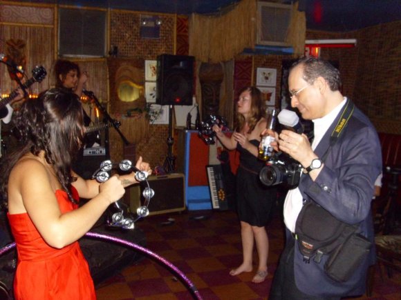 NOEL and LUCY dancing with Photographer FREDERIC.