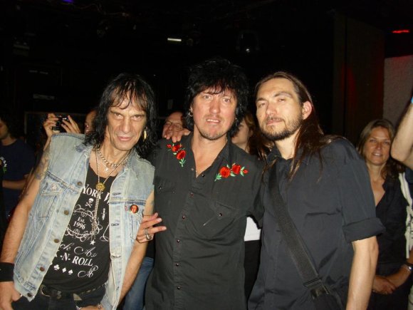 Members of the LOVE PIRATES, GASS WILD and ROB flanking SAMI YAFFA (NEW YORK DOLLS, MAD JUANA, HANOI ROCKS)