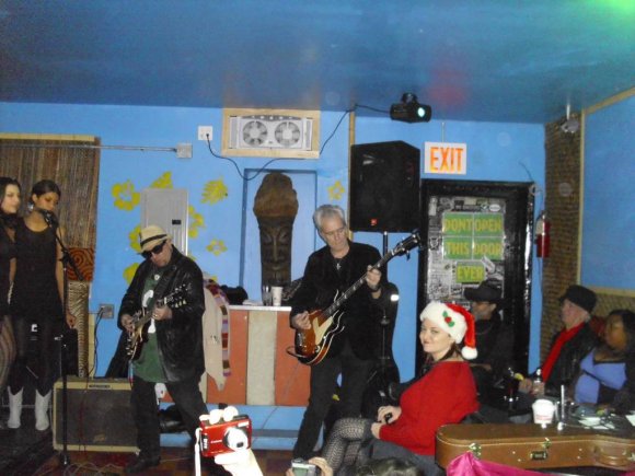 CATHERINE, DAWN, KENN and KEVIN with CHRISTY, TY (NOW WE'RE EVEN) and MARK RIVERS (RIVERCAT) enjoying the show.