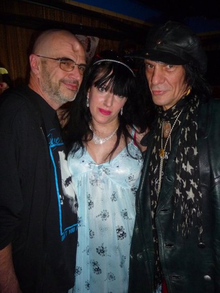 LUNDO, PATTI and GASS WILD (LOVE PIRATES)