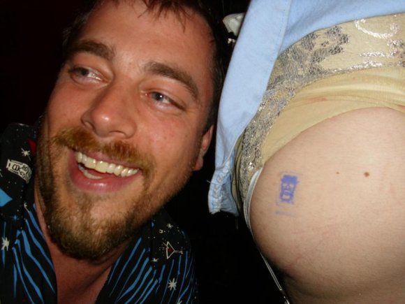 WOLFHAVEN's JASON found a FRANK WOOD tattoo on a Drag Queen's Butt!