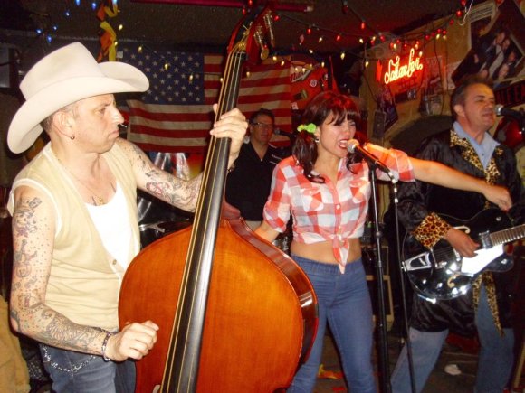 LATE NITE CATFIGHT/FIDDLES, GREG, TANIA and MICK