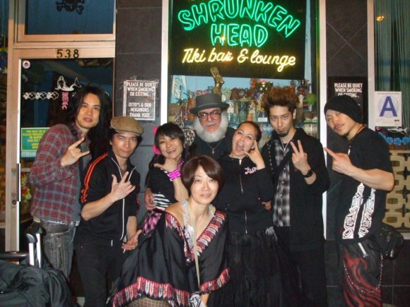 HIRO, JUN, SEIKO, NAOKO, Mr. WOOD, ANZA, NARUMI and BATCH outside OTTO's SHRUNKEN HEAD!