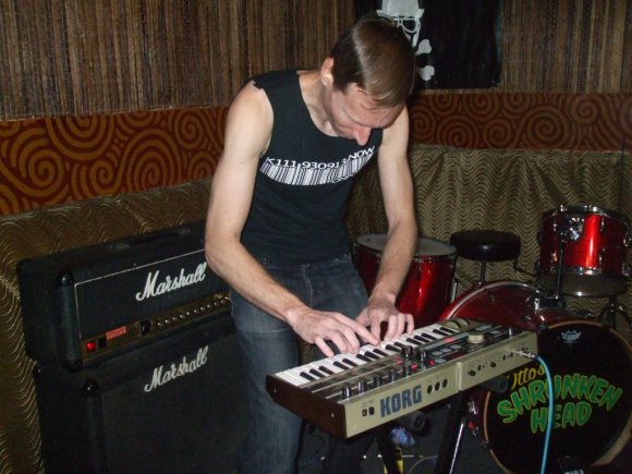 Is that METAL JOHN on the keyboard?  What the hell is this world coming to?