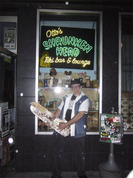 Mr. WOOD with the SKATAR (skateboard transformed into guitar) from PUNK AS A DOORNAIL