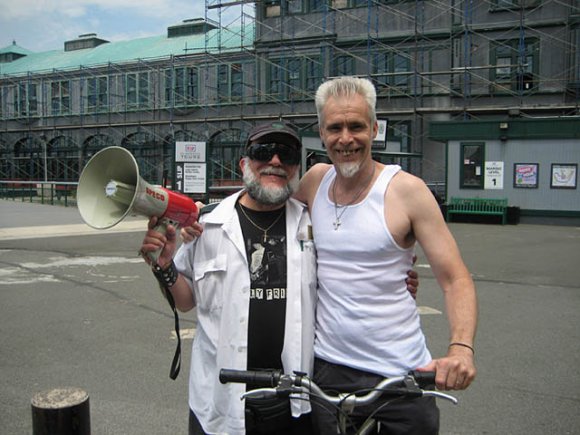 Mr. WOOD & KEVIN SHAW (HUDSON DUSTERS) at Battery Park, 6/7/07