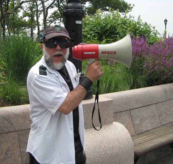 Mr. WOOD at Battery Park, 6/7/07